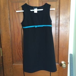 Black sleeveless dress